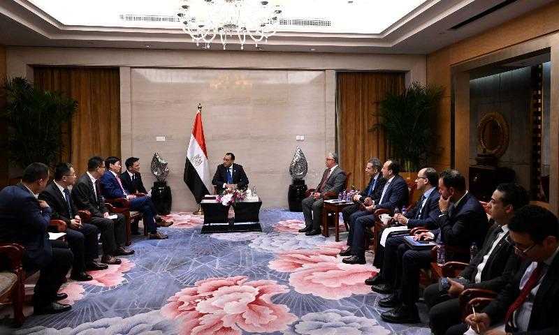 رئيس الوزراء يلتقي رئيس شركة «جريت وول موتورز» الصينية لصناعة السيارات