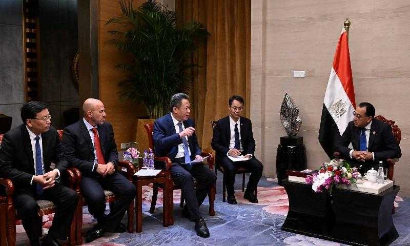 رئيس الوزراء يلتقي نائب رئيس مجلس الإدارة والمدير العام لشركة «خنان» الصينية للاستثمار