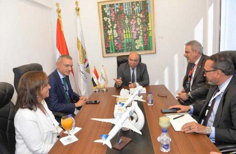 وزير الطيران المدني يلتقي نائب رئيس الاتحاد الدولي للنقل الجوي ”الإياتا”| صور