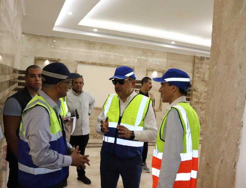 وزير قطاع الأعمال يتفقد مشروع ”جراند فيو سموحة” بالإسكندرية ويلتقي عددا من ساكنيه