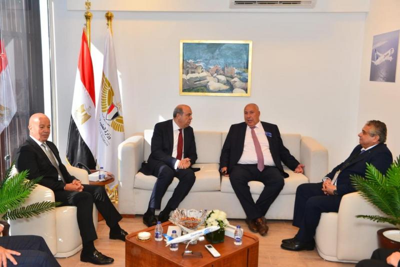 وزير الطيران المدني يبحث دعم الشراكات في مجال النقل الجوي مع ”إيرباص” العالمية