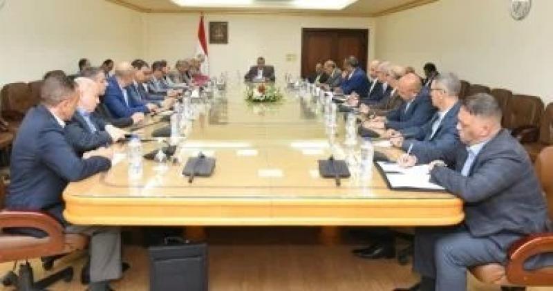 وزير الانتاج الحربى يترأس اجتماع مجالس إدارات الشركات والوحدات التابعة