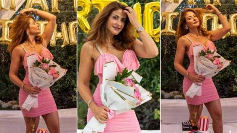 فستان جريء.. هيدي كرم تثير إعجاب جمهورها