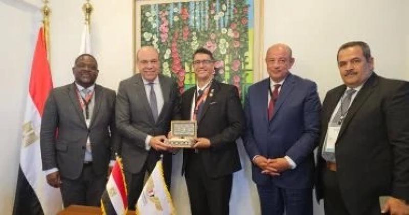 وزير الطيران يلتقى رئيس المجلس الدولى للمطارات لإقليم إفريقيا والسكرتير العام