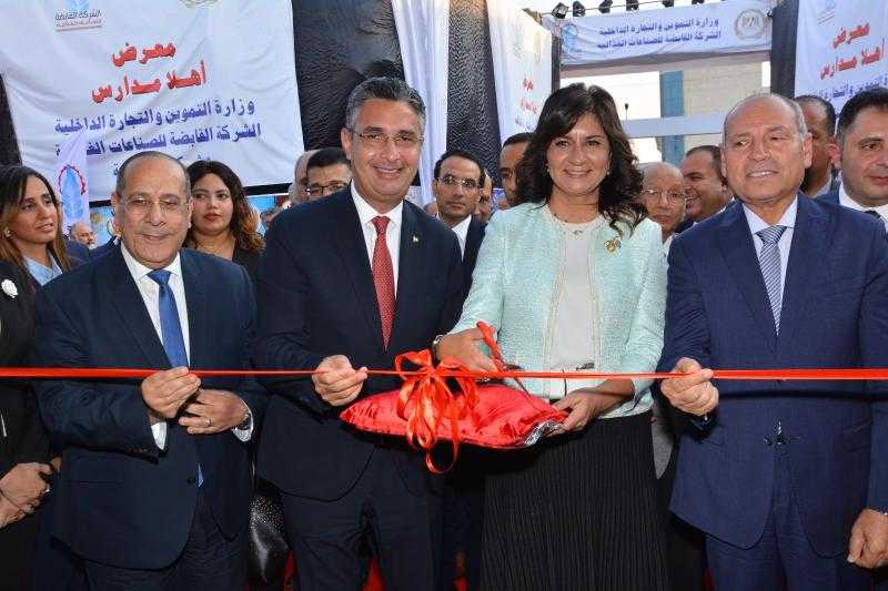 وزير التموين يفتتح معرض ”القابضة الغذائية” في ميدان السواح بالقاهرة