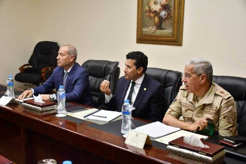 وزير الشباب والرياضة يبحث الفرص الاستثمارية بهيئة استاد القاهرة الدولي
