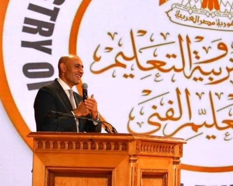 وزير التربية والتعليم يستعرض مع مديري المدارس من ٩ محافظات اجراءات انتظام العملية التعليمية