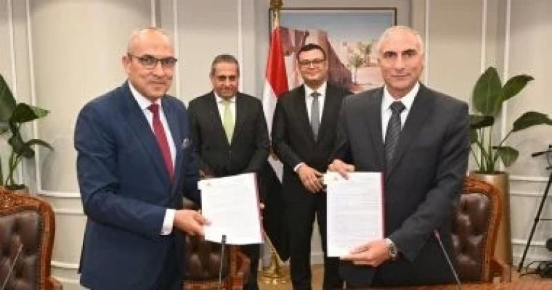 بروتوكول بين الإسكان وشركة العاصمة لضبط منظومة المياه والصرف بالعاصمة الإدارية