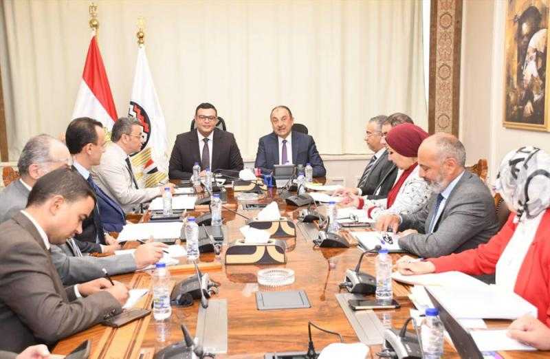 وزيرا الإسكان وقطاع الأعمال العام يبحثان مستجدات ملفات التعاون المشترك بين الوزارتين|صور