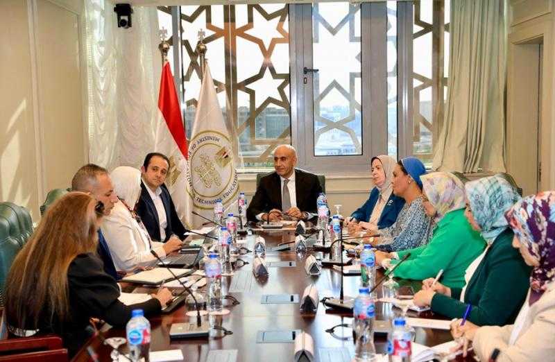 وزير التعليم يبحث مع مؤسسة ”حياة كريمة” تعزيز أوجه التعاون بين الوزارة والمؤسسة