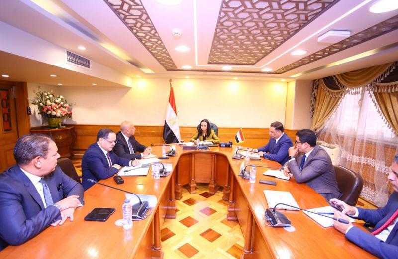 وزيرة التضامن تبحث مع الرئيس التنفيذي لجهاز تنمية المشروعات مجالات دعم أصحاب الحرف اليدوية