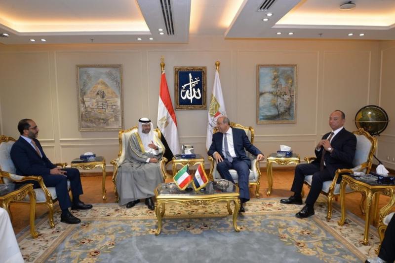 وزير الطيران المدني يستقبل رئيس الإدارة العامة للطيران بالكويت لبحث سبل تعزيز التعاون المشترك
