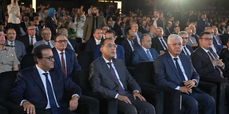 رئيس الوزراء يشهد حفل تخريج الدفعة الأولى من طلاب الجامعات المصرية الجديدة في أمسية علمية فنية بالمتحف المصري الكبير