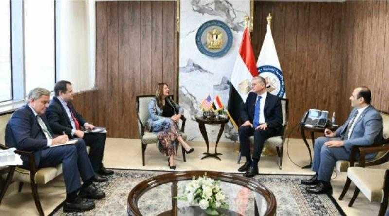 وزير البترول يناقش التعاون في مجال الطاقة مع السفيرة الأمريكية بالقاهرة