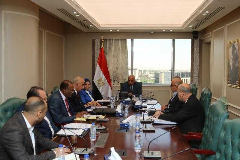 وزير الكهرباء يراجع خطة تشغيل المحطة الشمسية الحرارية بالكريمات