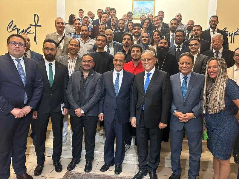 وزير الخارجية يتفقد السفارة المصرية بموسكو ويلتقي بعدد من أفراد الجالية