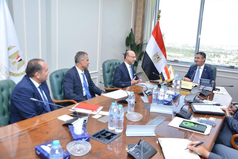 وزير التموين والتجارة الداخلية يبحث التعاون مع الرئيس التنفيذي لمجموعة صافولا للأغذية