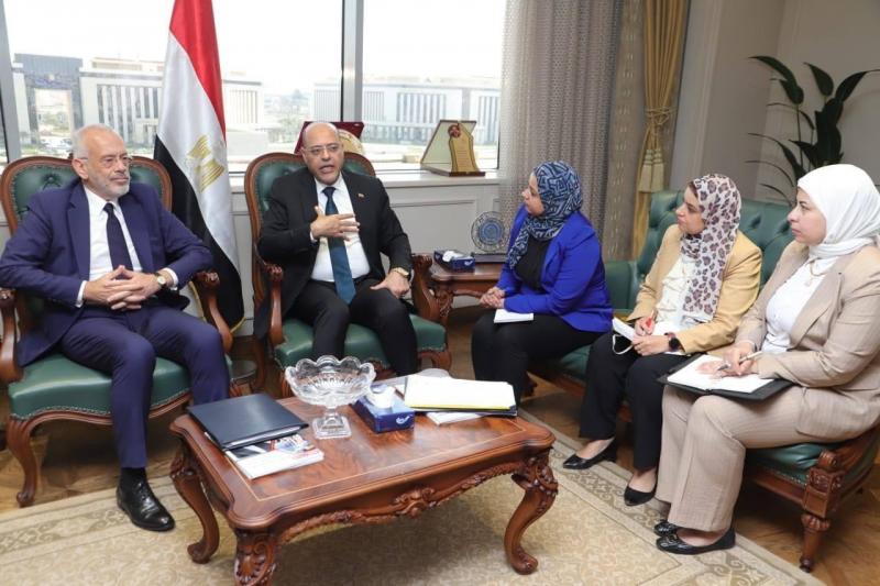 وزير العمل يلتقى السفير اليوناني بالقاهرة.. جاهزون لتوفير عمالة ماهرة في كافة المجالات