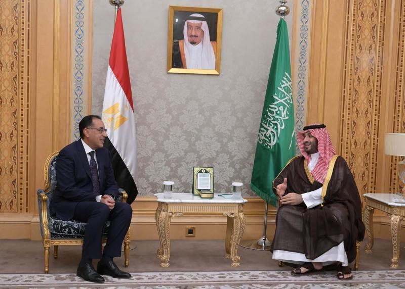 ولي العهد السعودي لـ رئيس الوزراء: ضخ 5 مليارات دولار استثمارات سعودية كمرحلة أولى من خلال صندوق الاستثمارات العامة السعودى