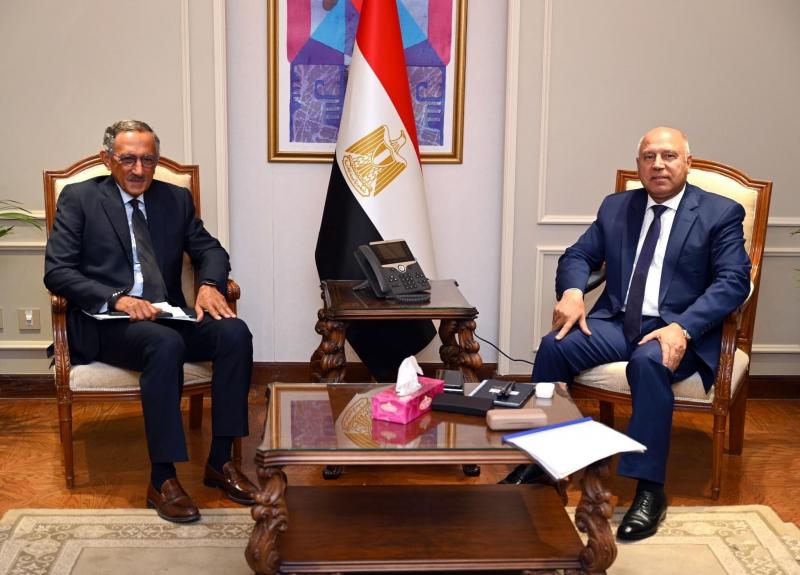 وزير الصناعة والنقل يبحث مع وفد غرفة التجارة الأمريكية بالقاهرة سبل زيادة الاستثمارات الأمريكية بالسوق المصري