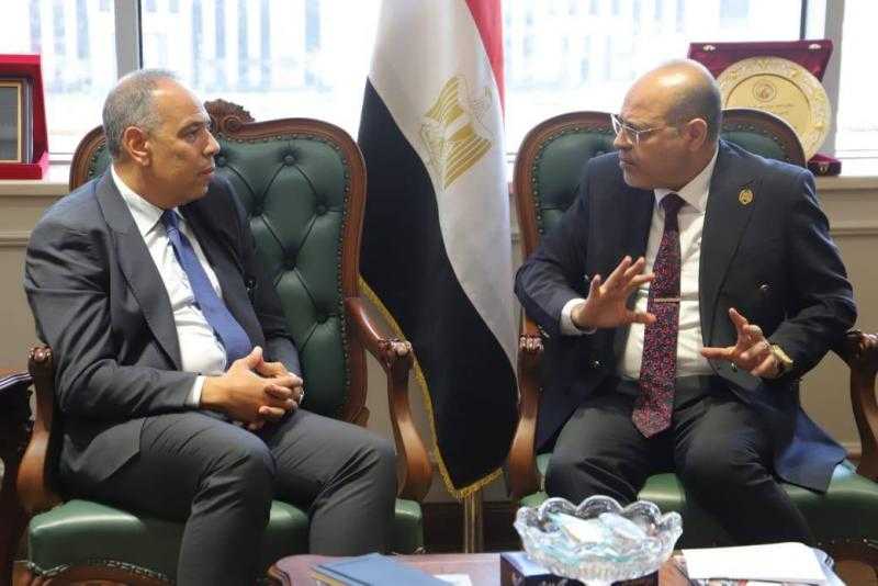 وزير العمل يبحث مع سفير مصر الجديد بقبرص فتح السوق القبرصي أمام العمالة المصرية