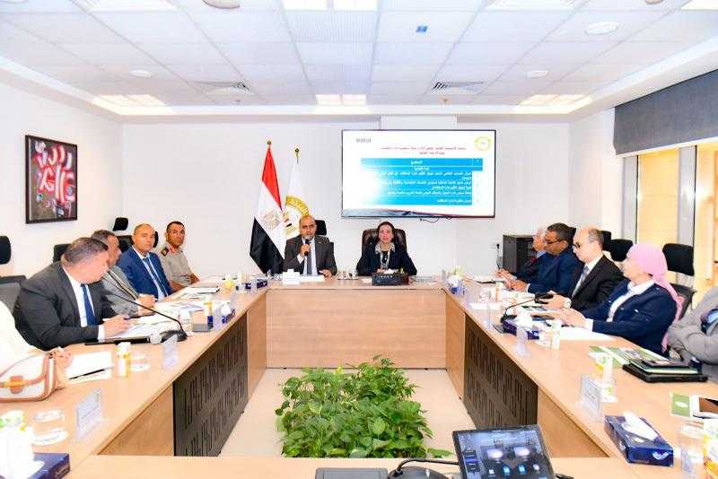 الأول بعد تشكيل الحكومة الجديدة.. وزيرة البيئة تترأس الاجتماع الـ 10 لمجلس إدارة جهاز تنظيم إدارة المخلفات|صور