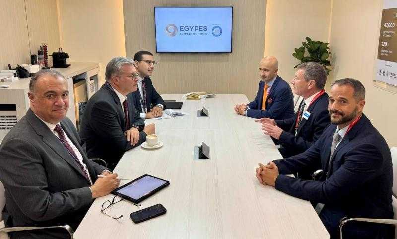 وزير البترول يبحث مع نائب رئيس شركة إكسون موبيل العالمية خططها الاستثمارية فى مصر