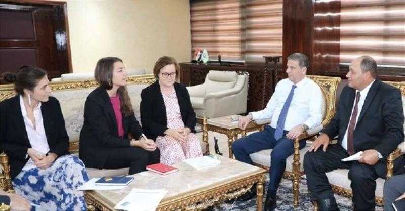 وزير الزراعة يبحث مع المديرة الإقليمية للوكالة الفرنسية للتنمية التعاون في مجال ترشيد المياه | صور
