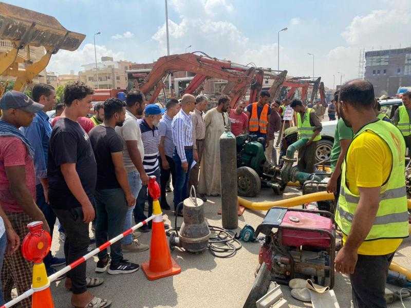 رئيس القاهرة الجديدة يتفقد محطات الصرف واصطفاف معدات الصيانة للتأكد من جاهزيتها للشتاء