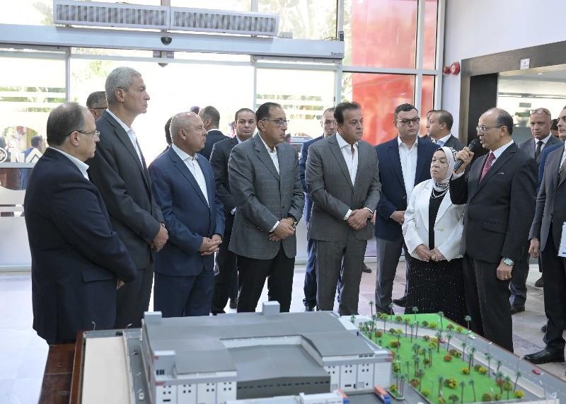 رئيس الوزراء يتفقد مصنع إيفا فارما للأدوية بمدينة 6 أكتوبر