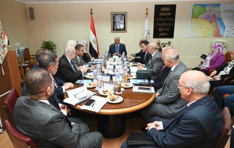 وزير الصناعة والنقل يترأس اجتماع مجلس إدارة الهيئة العامة لتنفيذ المشروعات الصناعية والتعدينية