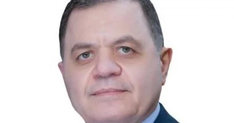 وزير الداخلية يتلقى العزاء في وفاة والدته بمسجد المشير بحضور شخصيات عامة