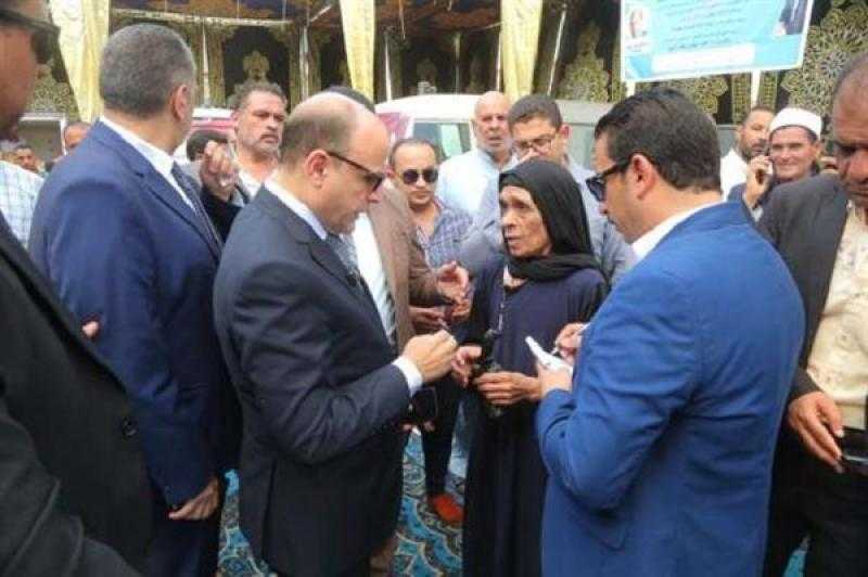 محافظ كفر الشيخ يتفقد قوافل المبادرة الرئاسية «بداية جديدة» بمحلة موسى