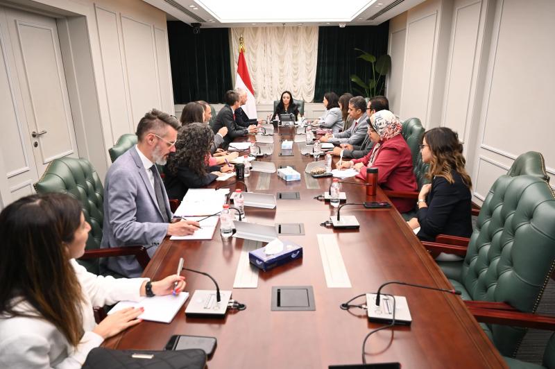 وزيرة التضامن تبحث مع بعثة البنك الدولى برامج الحماية الاجتماعية للأولى بالرعاية