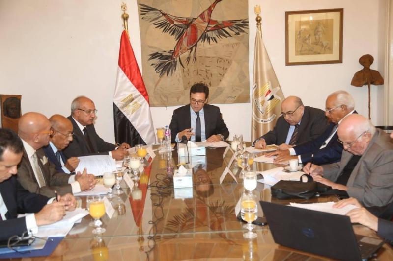 وزير الثقافة يناقش توصيات لجنة الإعلام والثقافة بالبرلمان وتعديلات اللائحة