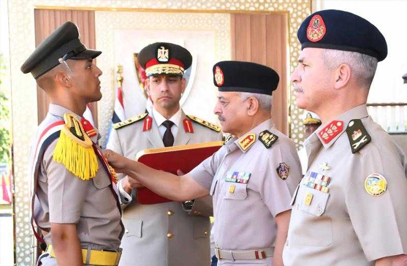 وزير الدفاع يشهد حفل تخرج الدفعة 166 من كلية الضباط الاحتياط.. فيديو وصور