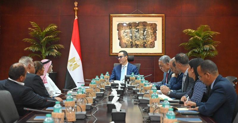 وزير الاستثمار: توفير كافة أوجه الدعم للمستثمرين المصريين والعرب والأجانب