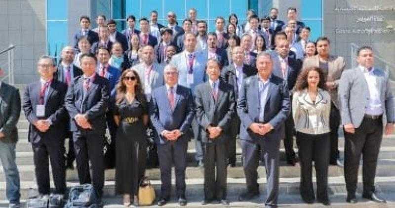 رئيس المنطقة الاقتصادية يستقبل وفد جيترو اليابانية وممثلى شركات الهيدروجين الأخضر