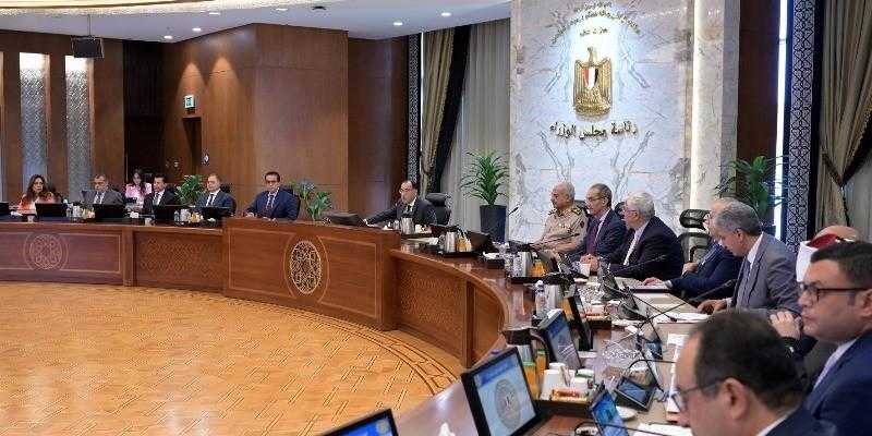 الحكومة: تصاعد الأحداث في المنطقة ينذر بمنعطف خطير