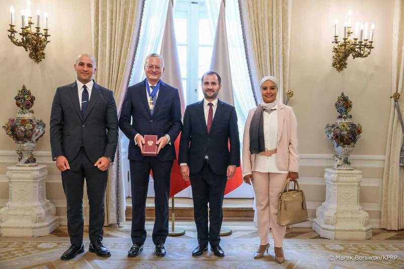رئيس الجمهورية البولندي يمنح سفير مصر السابق لدى بولندا وسام الاستحقاق برتبة قائد