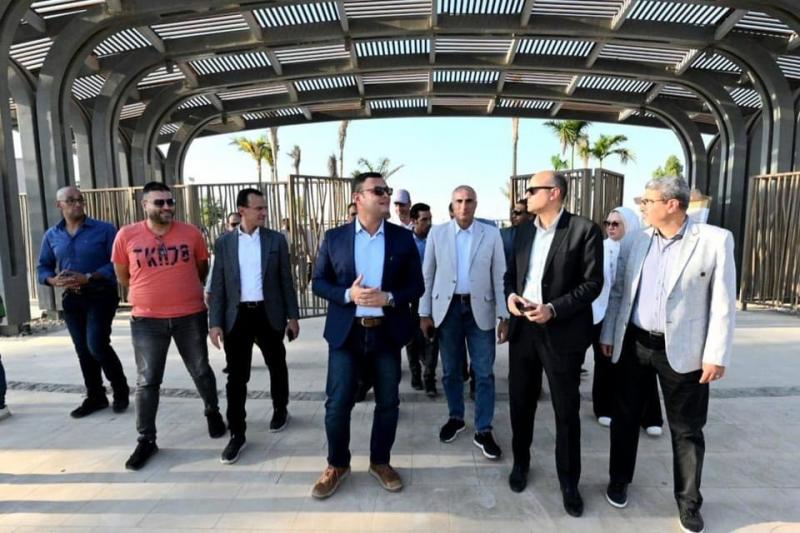 وزير الإسكان يتفقد اللمسات النهائية للأعمال بآخر قطاعات الحدائق المركزية ”كابيتال بارك” بالعاصمة الإدارية الجديدة