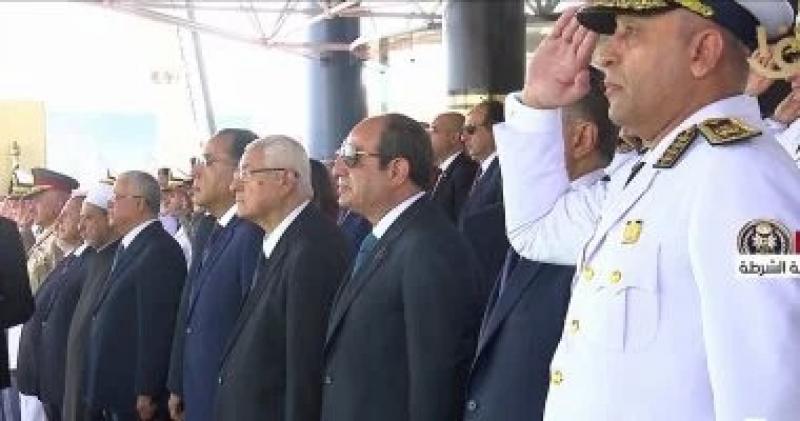 الرئيس السيسى يشهد السلام الوطنى قبل بدء حفل تخرج دفعة جديدة من كلية الشرطة