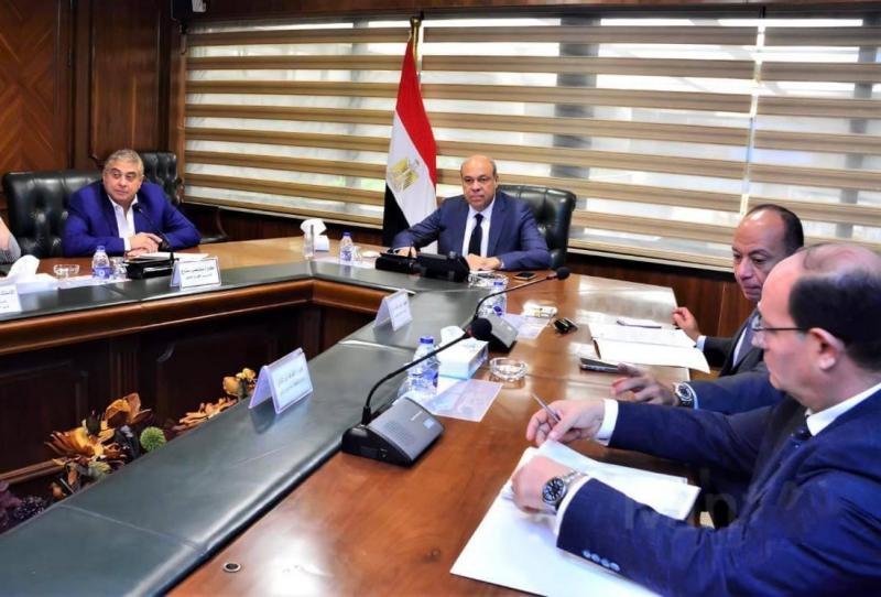 وزير الطيران يلتقي بعدد من مسئولى شركات البالون الطائر لمناقشة أوجه دعم نشاطها في مصر