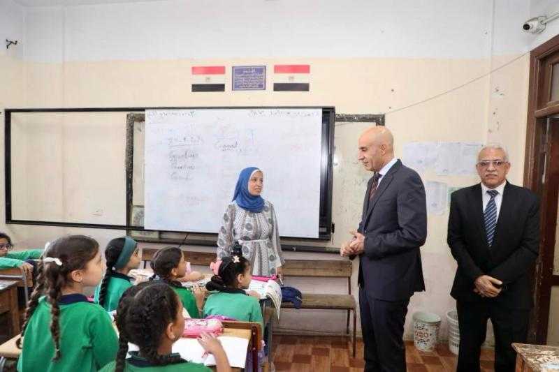 وزير التعليم يواصل جولاته الميدانية بزيارة ٦ مدارس في حدائق القبة