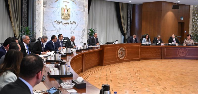 رئيس الوزراء: الحكومة تعمل على تأمين مخزون استراتيجى من الاحتياجات الأساسية