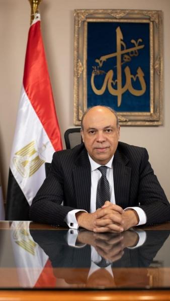 خلال اجتماعه مع قيادات الوزارة.. وزير الطيران المدني يؤكد على أهمية التحول الرقمي