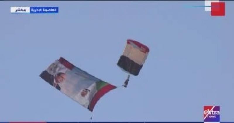 ‎صورتا الرئيس السيسى وبن زايد تزينان سماء احتفالية تخريج الكليات العسكرية
