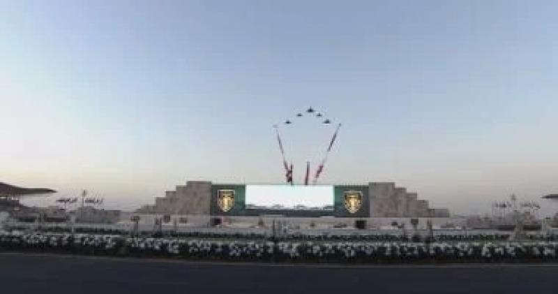 ‎الرئيس السيسي وبن زايد يشهدان عرض القوات الجوية بحفل تخرج الكليات العسكرية
