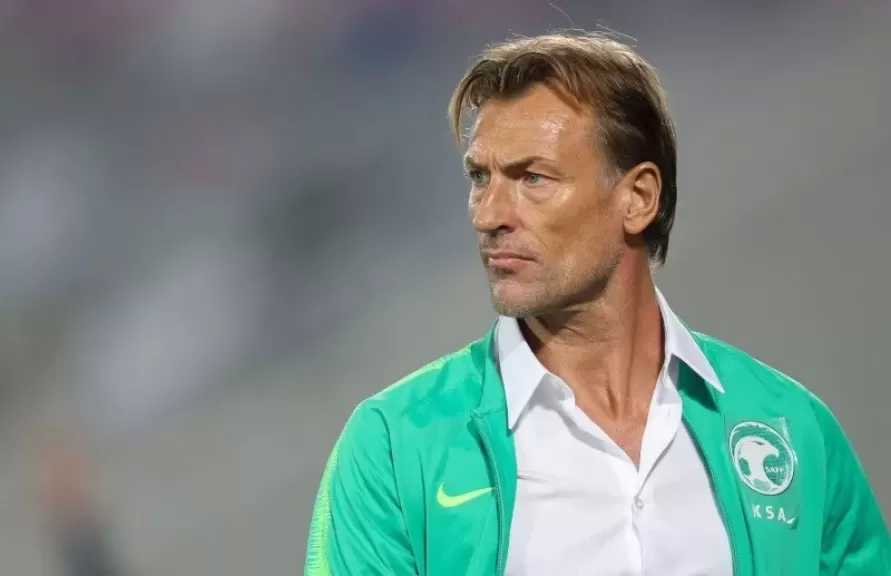 مدرب المنتخب السعودي يستبعد حارس المرمى الأساسي في مواجهة صربيا