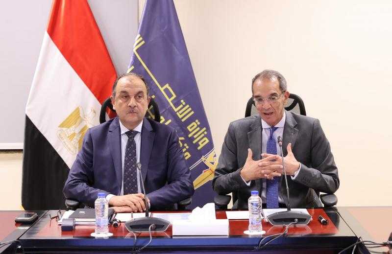 وزيرا قطاع الأعمال والاتصالات يتابعان تنفيذ مشروع تطبيق برنامج تخطيط موارد المؤسسات